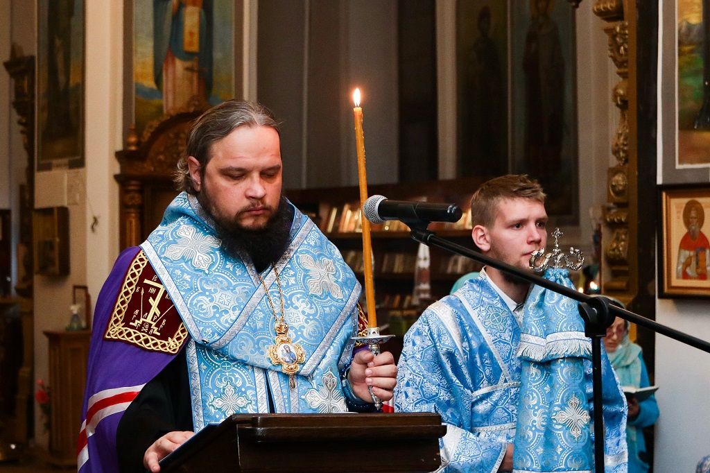 Акафистное пение в кафедральном соборе