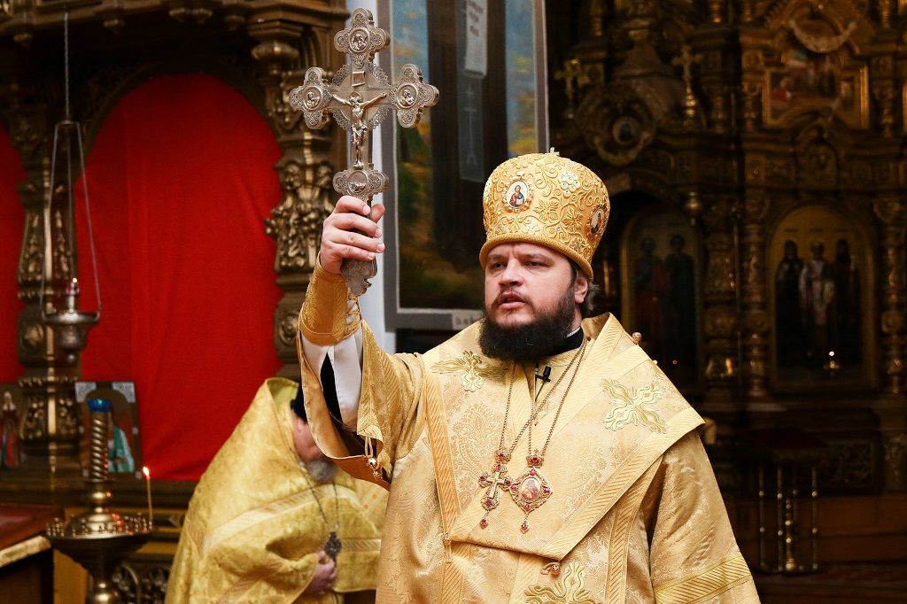 Божественная литургия в Знаменском кафедральном соборе