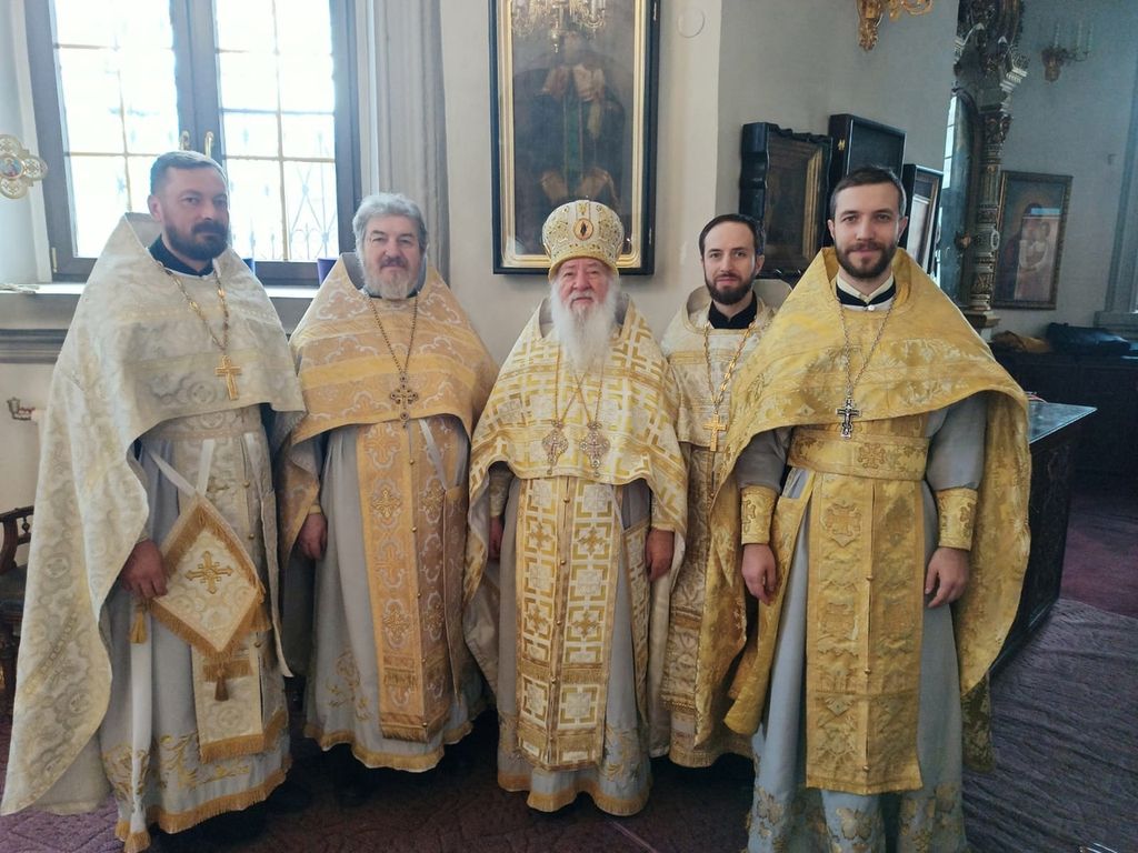 В Неделю 22-ю по Пятидесятнице, праздник Собора Архистратига Михаила и прочих Небесных Сил бесплотных, состоялась праздничная Божественная литургия.