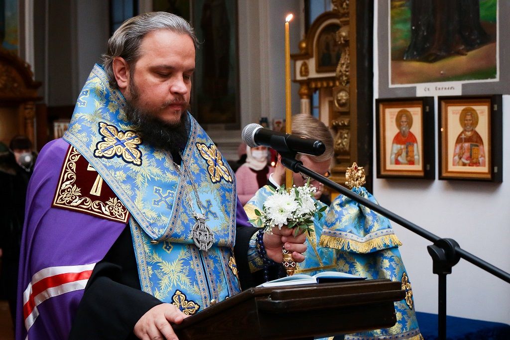 Епископ Сергий возглавил служение Малой вечерни и Акафистного пения