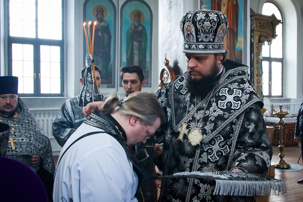 В Великий Понедельник епископ Сергий совершил Литургию Преждеосвященных Даров