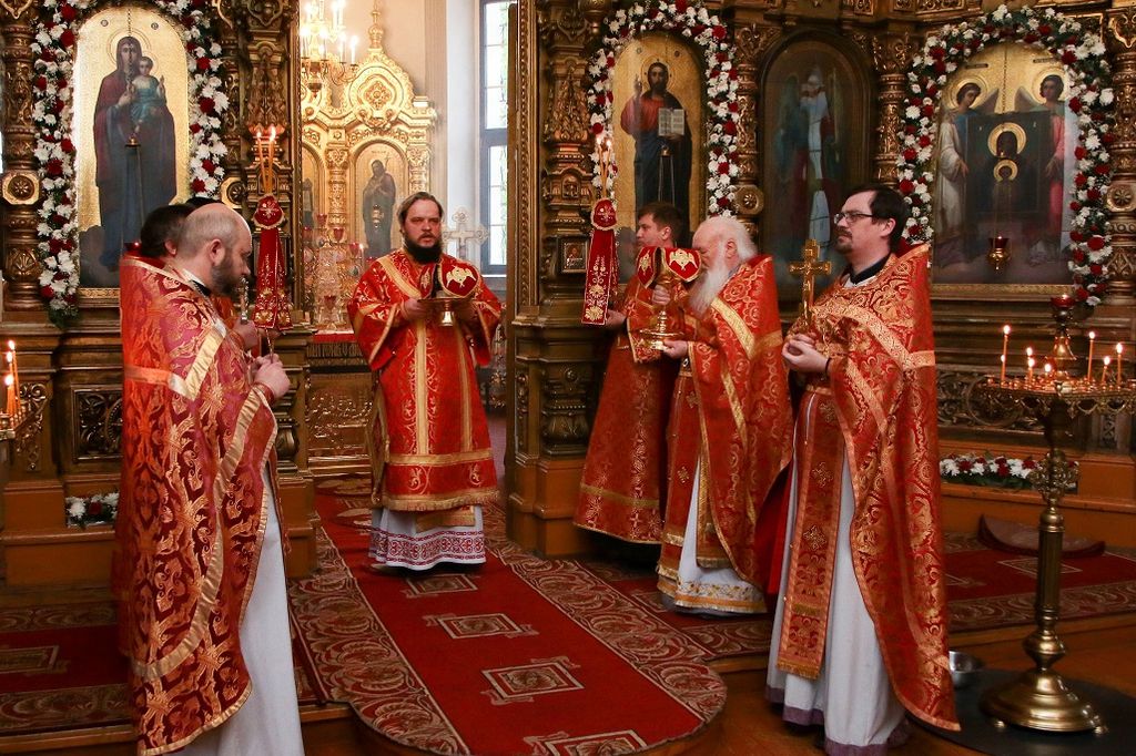 Божественная литургия в день Антипасхи