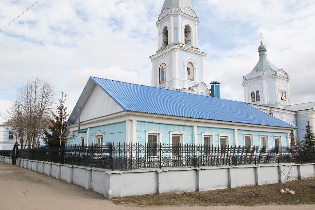 Бесплатные горячие обеды для нуждающихся.
