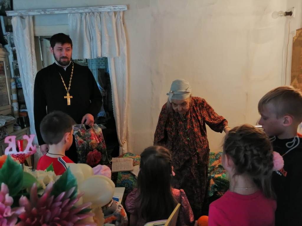 Поздравления одиноких стариков в рамках проведения благотворительной акции «Поделись Пасхальной радостью»