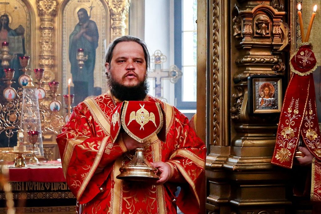 Епископ Сергий совершил Божественную литургию