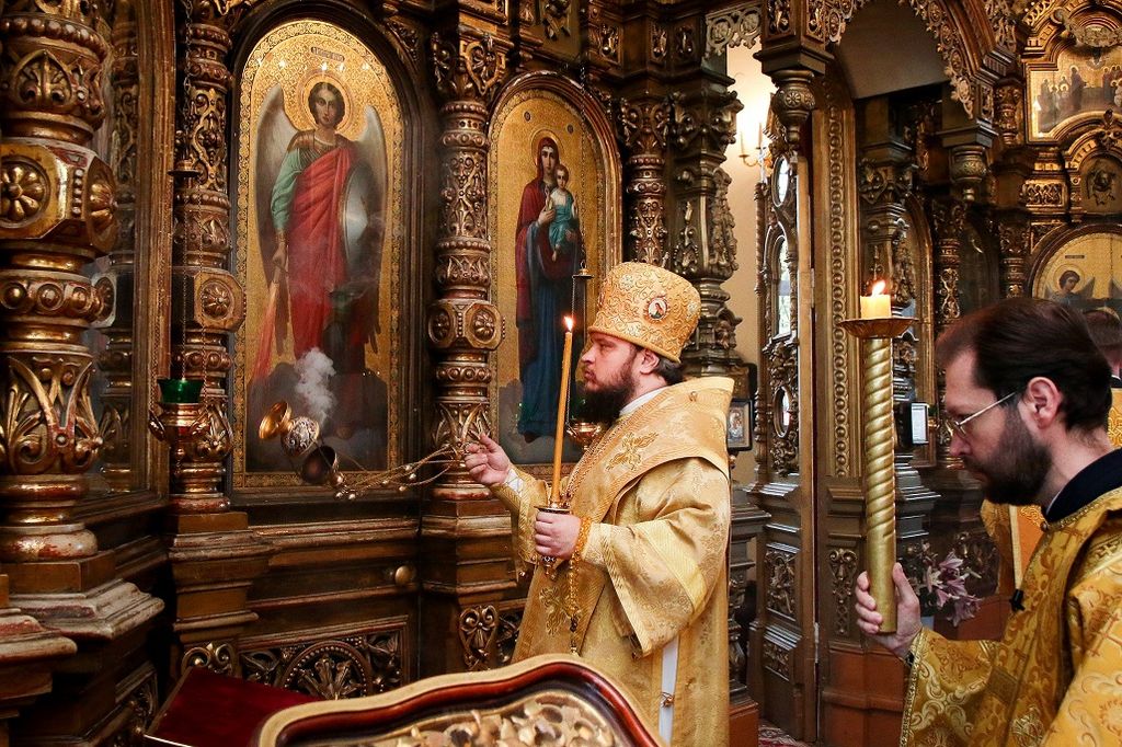 В канун праздника первоверховных апостолов Петра и Павла епископ Сергий совершил всенощное бдение