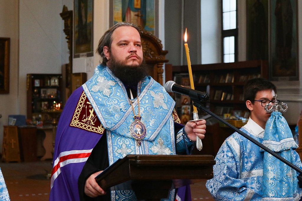 Акафистное пение в Знаменском кафедральном соборе