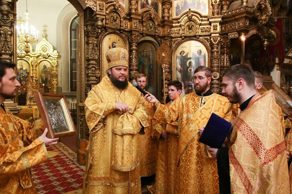 Архипастырь совершил Всенощное бдение в Знаменском кафедральном соборе