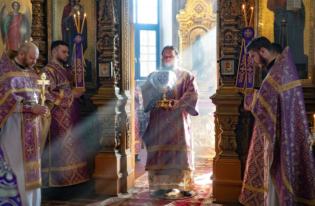 В Неделю вторую Великого поста, Владыка Сергий возглавил служение Литургии святителя Василия Великого
