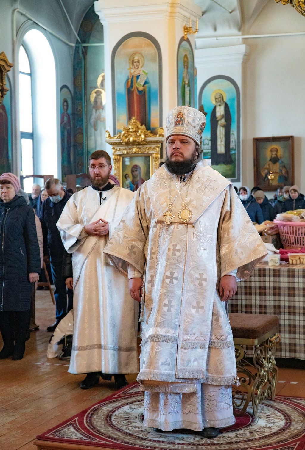Епископ Сергий возглавил служение Божественной литургии в1 Знаменском кафедральном соборе