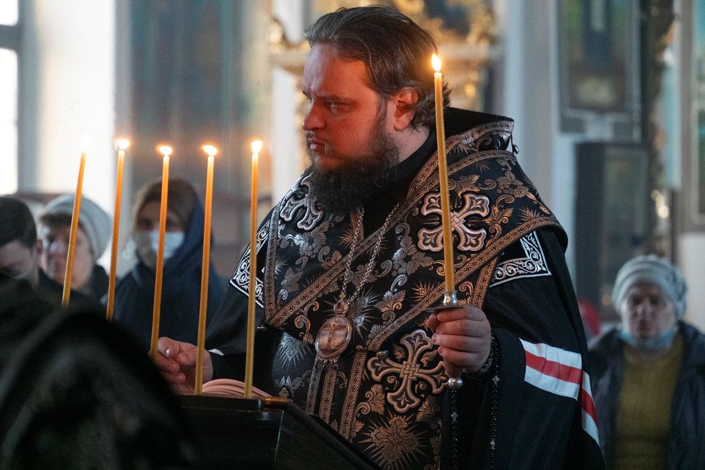 Епископ Сергий возглавил чин пассии в Знаменском кафедральном соборе