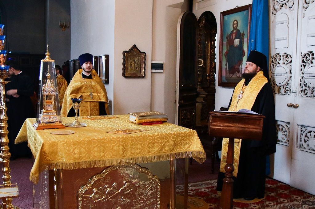 Вечернее богослужение в кафедральном собо