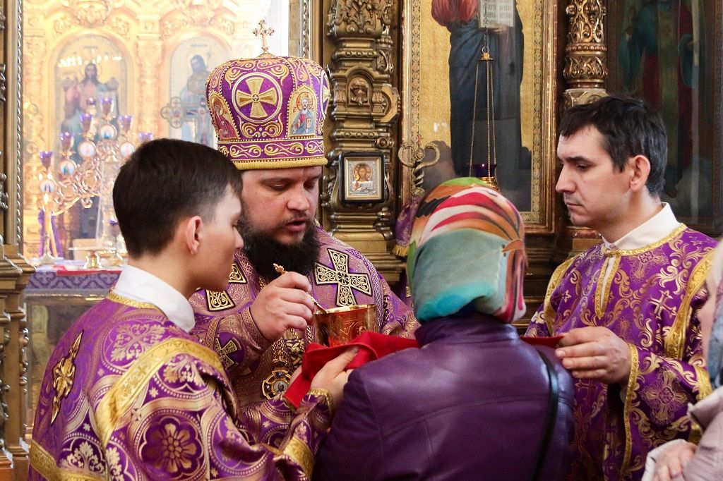 Владыка Сергий возглавил литургию святителя Василия Великого