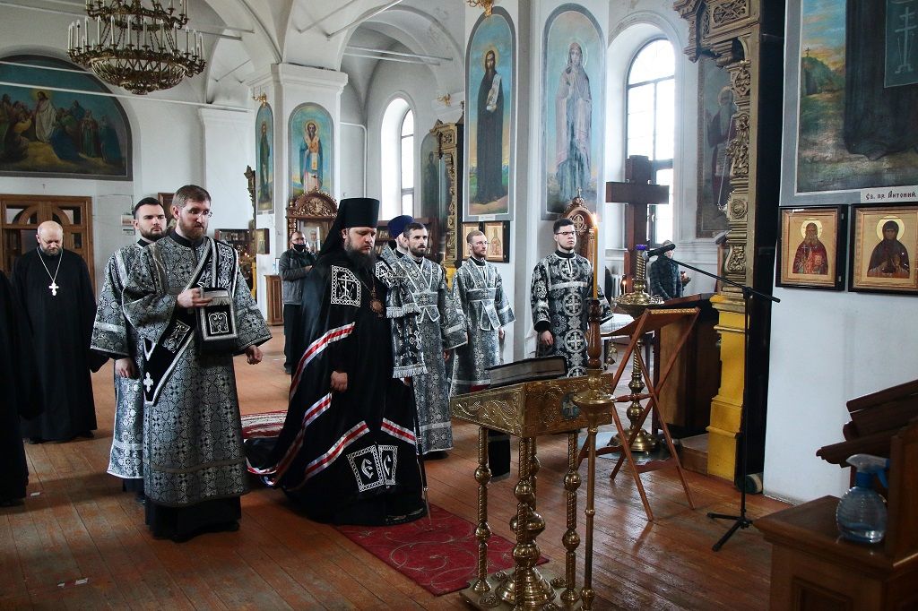 Богослужение в Великий Вторн