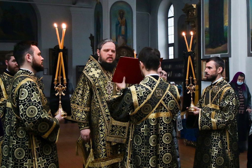Литургия Преждеосвященных Даров в Знаменском кафедральном соборе