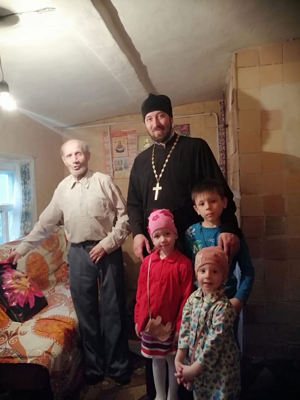 ПОЗДРАВЛЕНИЕ ОДИНОКИХ СТАРИКОВ В РАМКАХ ПРОВЕДЕНИЯ БЛАГОТВОРИТЕЛЬНОЙ АКЦИИ