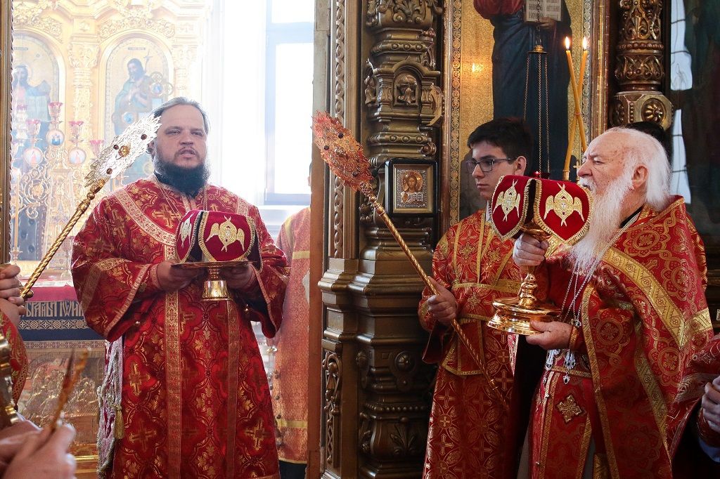 Божественная литургия в день памяти святого апостола и Евангелиста Иоанна Богослова