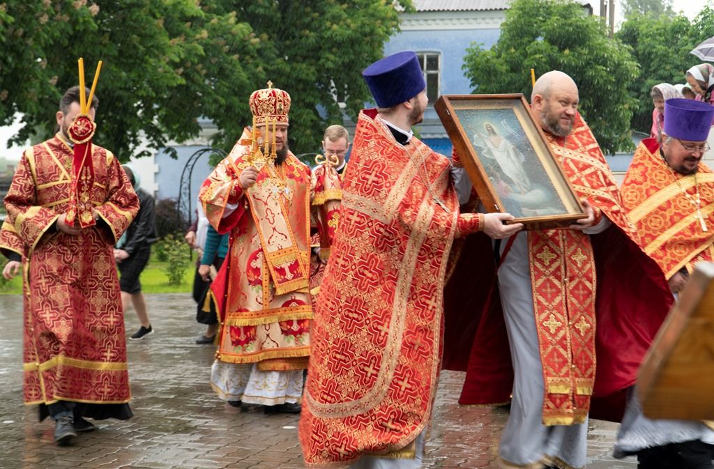 Епископ Сергий совершил Божественную литургию в день отдания праздника Пасхи