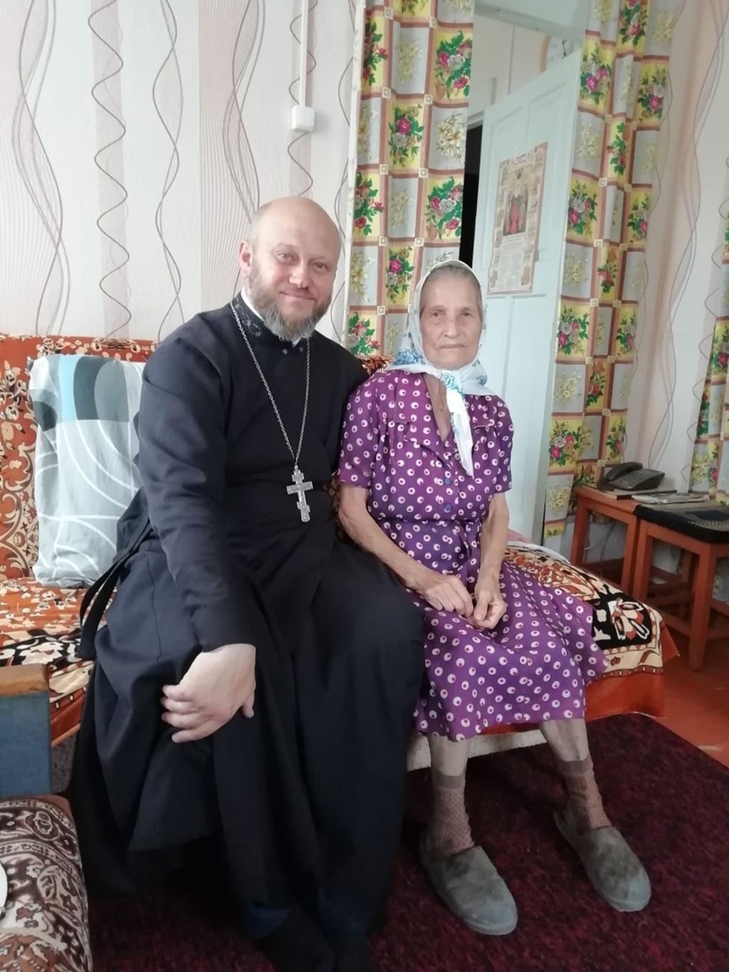 СВЯЩЕННИКИ БОРИСОГЛЕБСКА ПОСЕТИЛИ ОДИНОКИХ ПОЖИЛЫХ ЛЮДЕЙ И ВДОВ СВЯЩЕННОСЛУЖИТЕЛЕЙ В ПРАЗДНИК ПРЕОБРАЖЕНИЯ ГОСПОДНЯ.