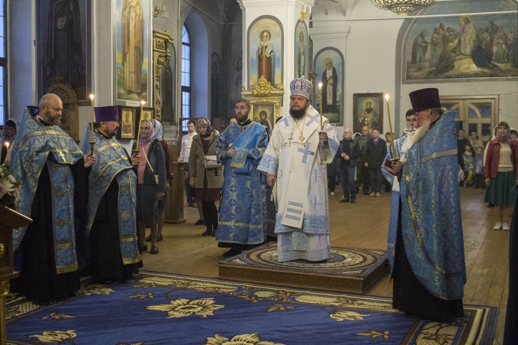 В канун праздника Рождества Пресвятой Владычицы нашей Богородицы и Приснодевы Марии владыка Сергий совершил Всенощное бдение