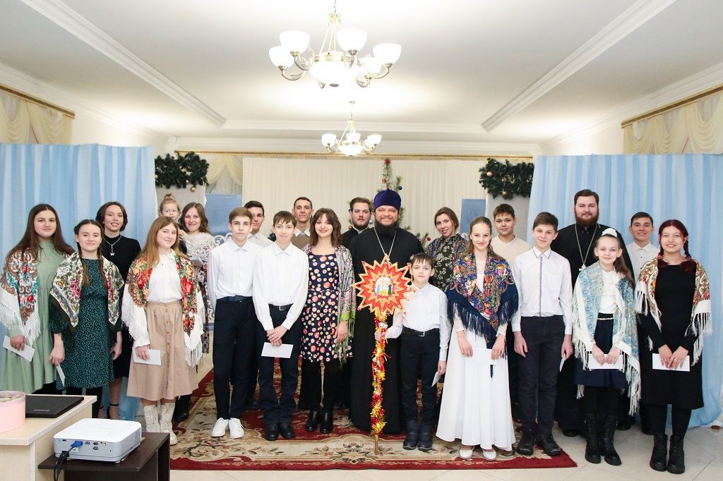 Православная молодежь поздравила епископа Сергия с Рождением в мир Христа Спасителя