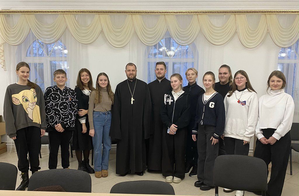 О празднике введения во храм Пресвятой Богородицы побеседовали на встрече с молодежной группой