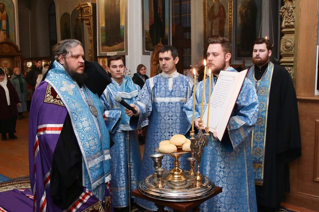 Владыка совершил Всенощное бдение в канун праздника Сретения Господа Бога и Спаса нашего Иисуса Христа