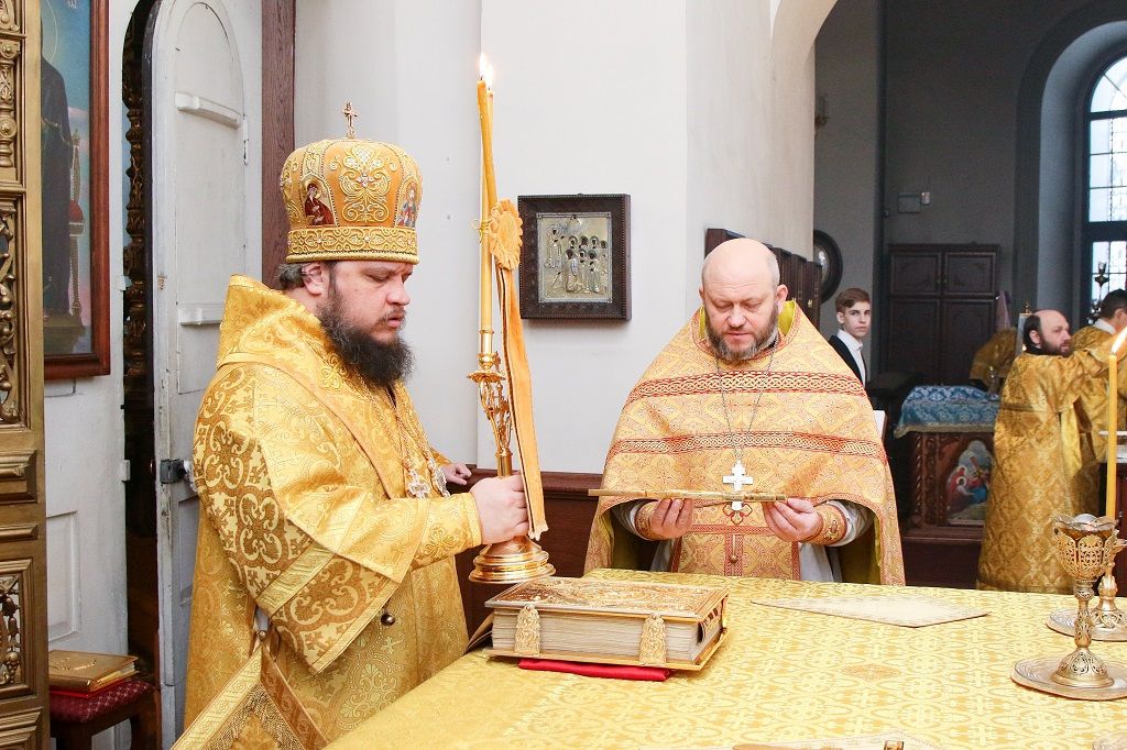 Богослужение в день памяти святителя Серафима (Соболева), архиепископа Богучарского