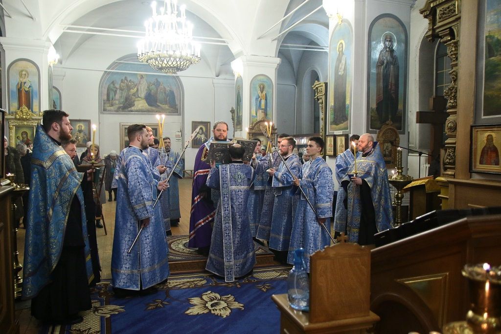 Акафистное пение в кафедральном соборе