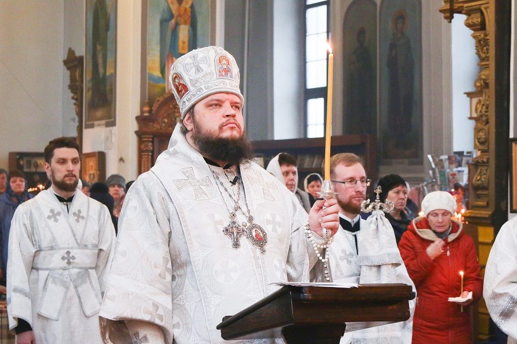Божественная литургия и панихида в Знаменском кафедральном соборе