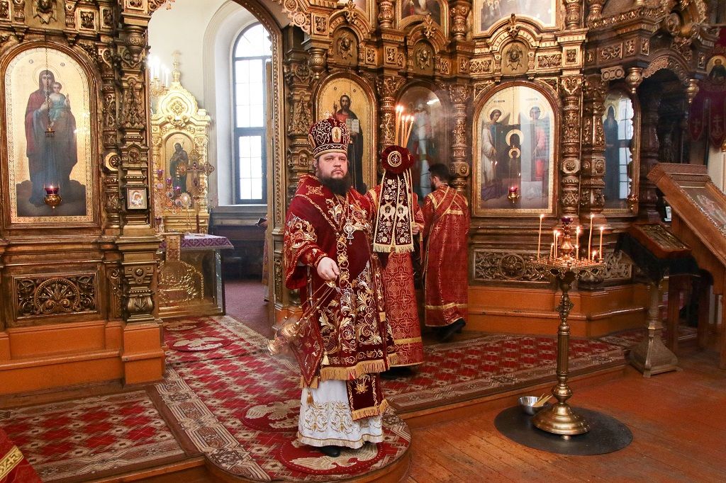 Служение Литургии святителя Василия Великого в Знаменском кафедральном
