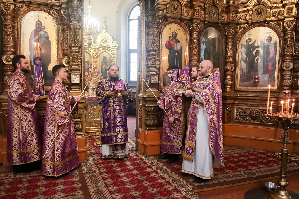 Владыка Сергий возглавил литургию святителя Василия Великого