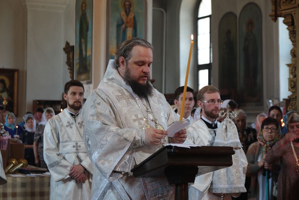 Архиерейское богослужение в Троицкую родительскую субботу