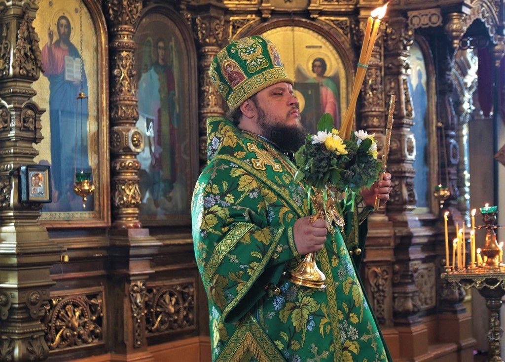 В день Святой Троицы епископ Борисоглебский и Бутурлиновский Сергий совершил праздничное богослужение в Знаменском кафедральном соборе