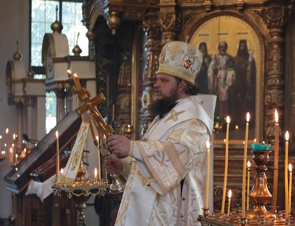 Владыка Сергий совершил Божественную литургию в Знаменском кафедральном соборе