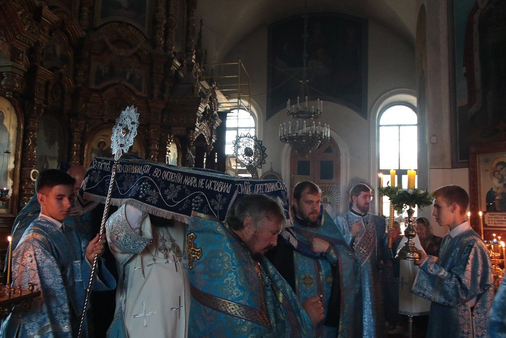 Богослужение накануне праздника Успения Пресвятой Богородицы