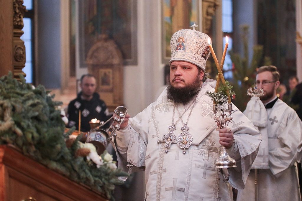 Архипастырь совершил богослужение Великой вечерни