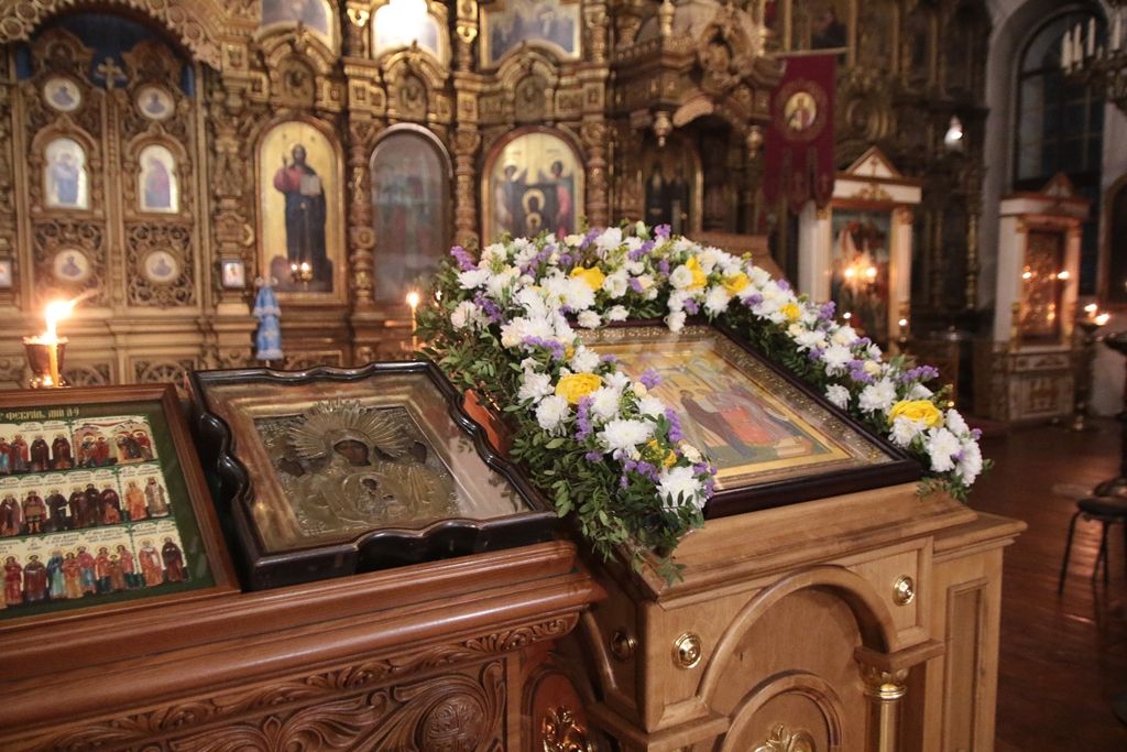 Владыка Сергий совершил молебное пение с чтением акафиста Пресвятой Богородице