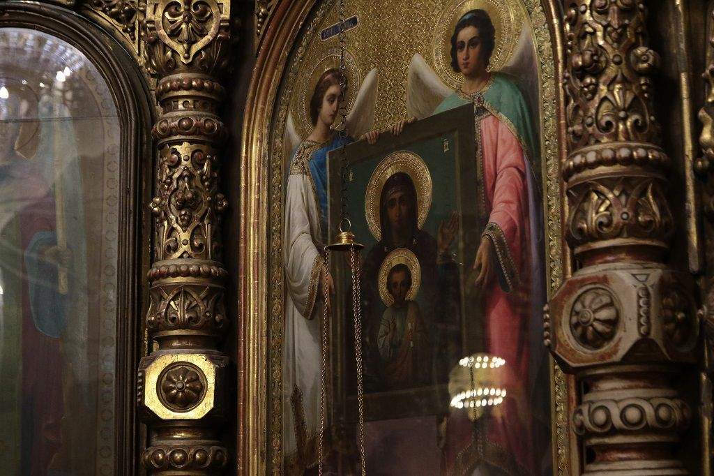 Молебное пение с чтением акафиста Пресвятой Богородице
