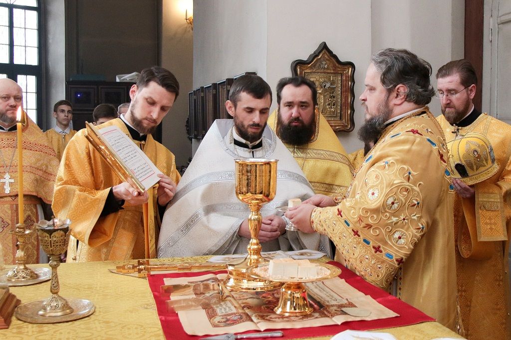 Епископ Сергий совершил иерейскую хиротонию за Божественной литургией