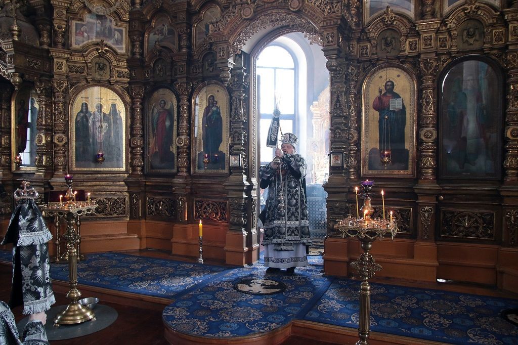 Литургия Преждеосвященных Даров в Знаменском кафедральном соборе