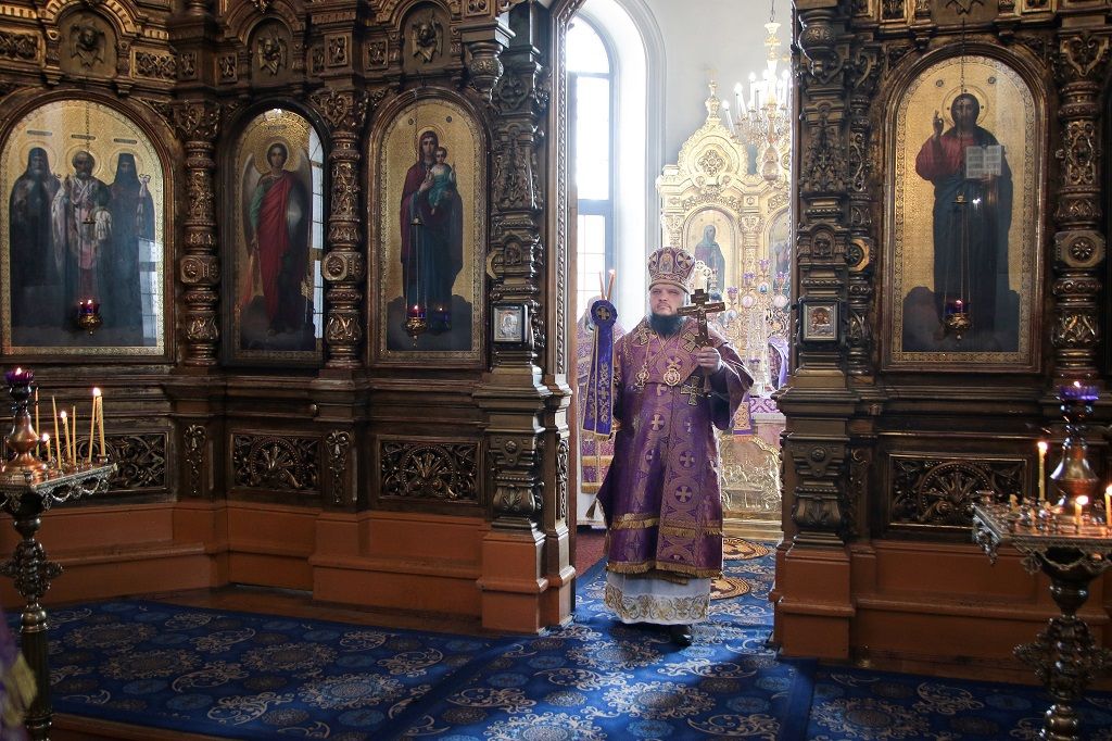 Владыка Сергий возглавил служение Литургии святителя Василия Великого