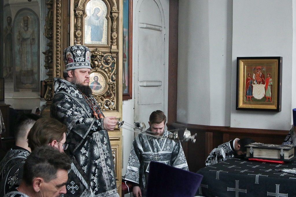 Литургия Преждеосвященных Даров в Знаменском кафедральном соборе