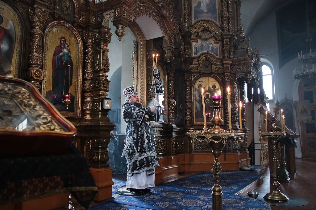 В Великий Понедельник епископ Сергий совершил Литургию Преждеосвященных Даров