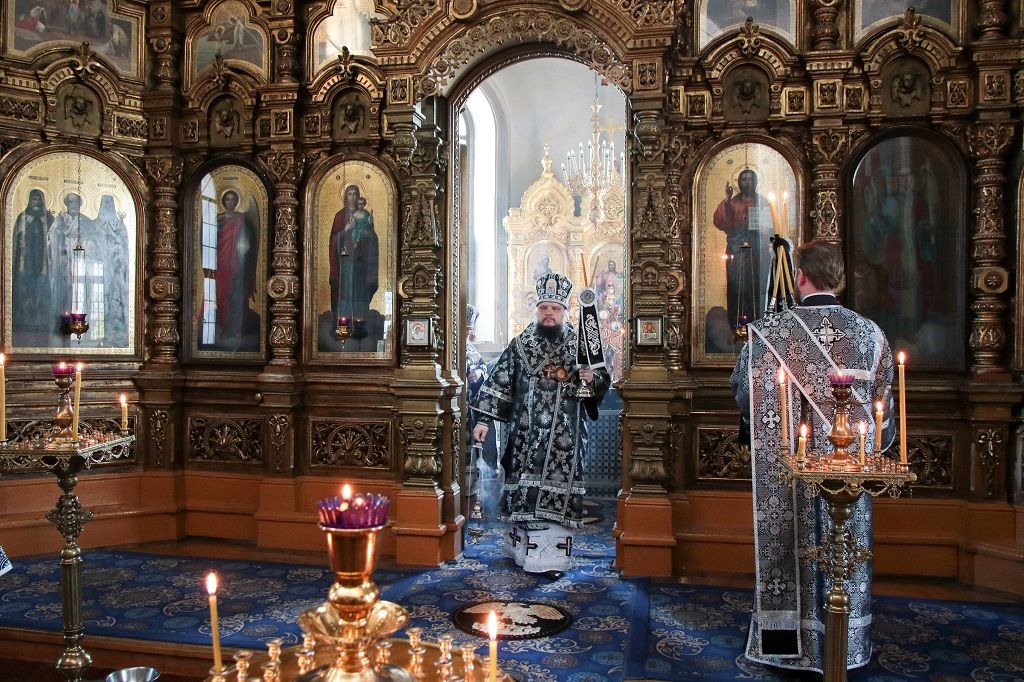 В Великий Вторник епископ Сергий совершил Литургию Преждеосвященных Даров