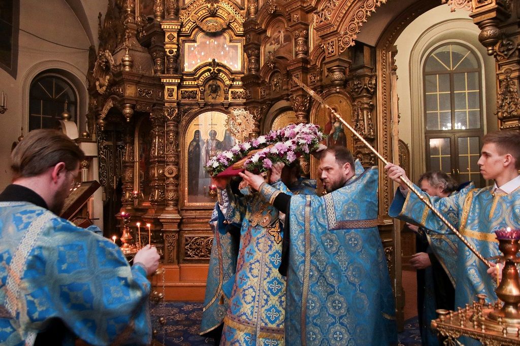 Всенощное бдение с чином выноса Честного и Животворящего Креста