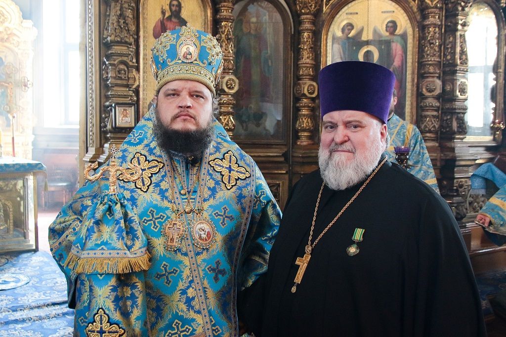 Епископ Сергий вручил медаль святителя Митрофания