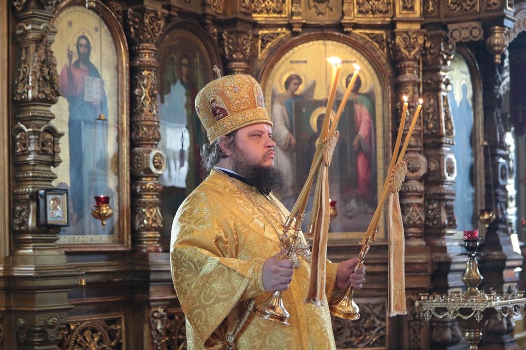 Богослужение в Знаменском кафедральном соборе