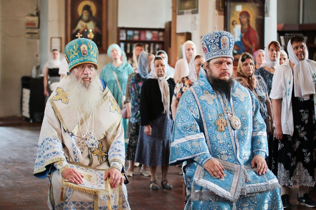 Торжественное богослужение в Знаменском кафедральном соборе