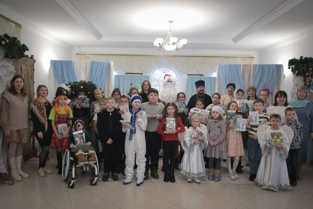 Дети реабилитационных центров г. Борисоглебска и п.г.т. Грибановки посетили Рождественский спектакль Воскресной школы Знаменского кафедрального собора